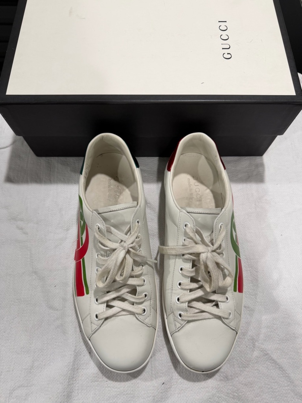 Gucci White Leather Low-Top Sneakers with Red & Green Accents